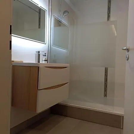 Tres Bel Rez De Jardin De 53m2. Apartament *