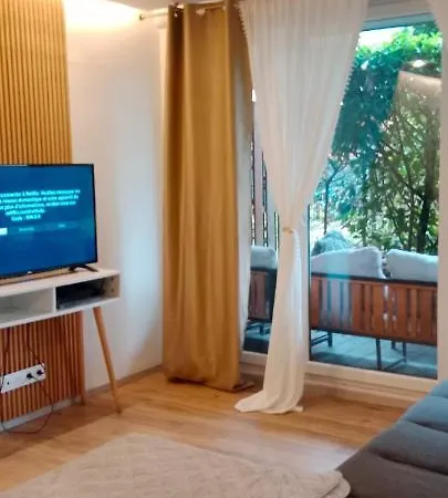 Apartament Tres Bel Rez De Jardin De 53m2.